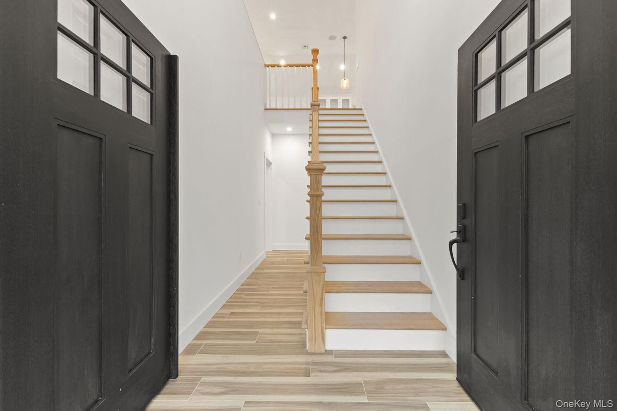 Interior, Pendant Lights, Recessed Lighting, Wood Texture Flooring