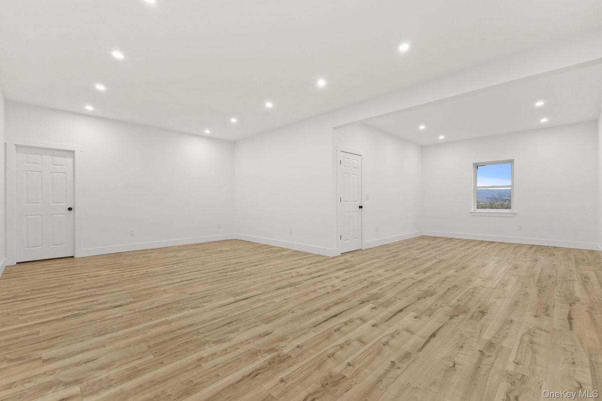 Empty room, Interior, Recessed Lighting, Wood Texture Flooring