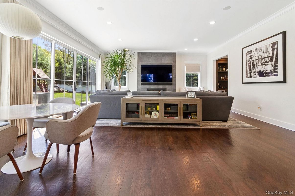 Dining room, Interior, Living room, Recessed Lighting, Wood Texture Flooring