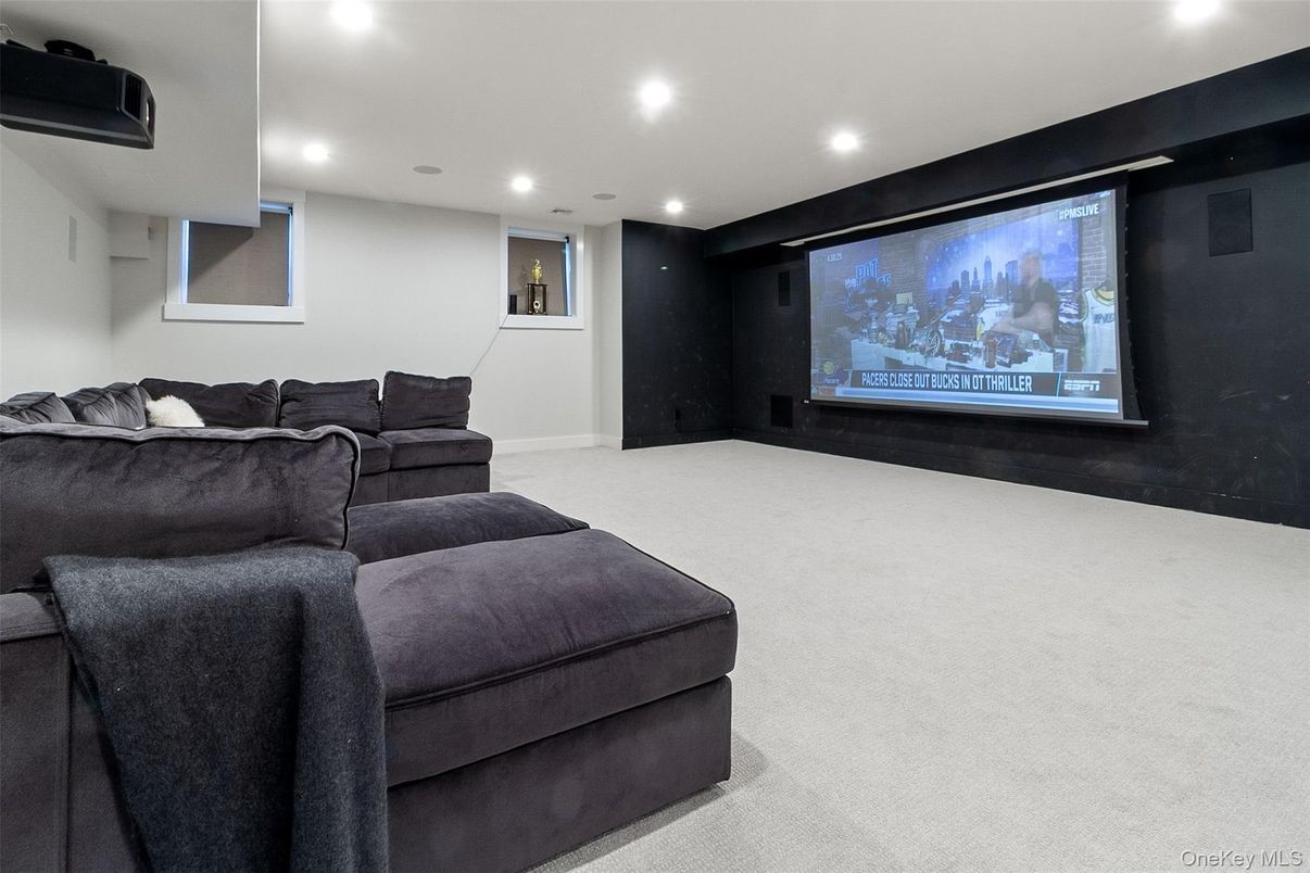 Interior, Projection Screen, Recessed Lighting, Theatre Room