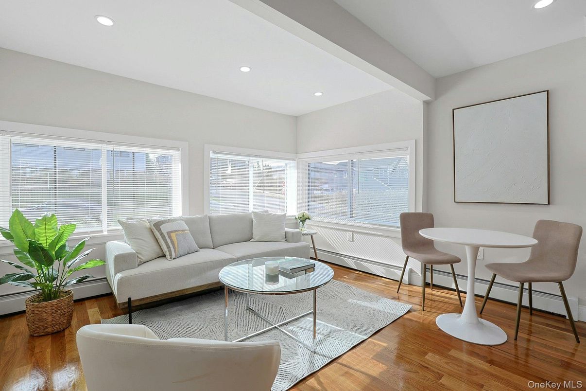 Dining room, Interior, Living room, Recessed Lighting, Wood Texture Flooring