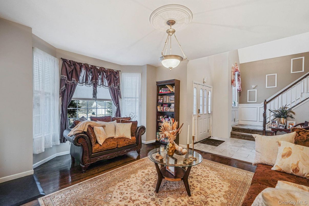 Interior, Living room, Pendant Lights, Wood Texture Flooring