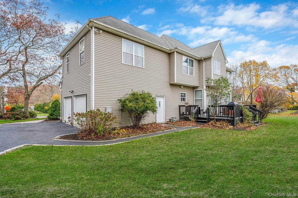 Attached, Exterior, Facade, Rowhouse