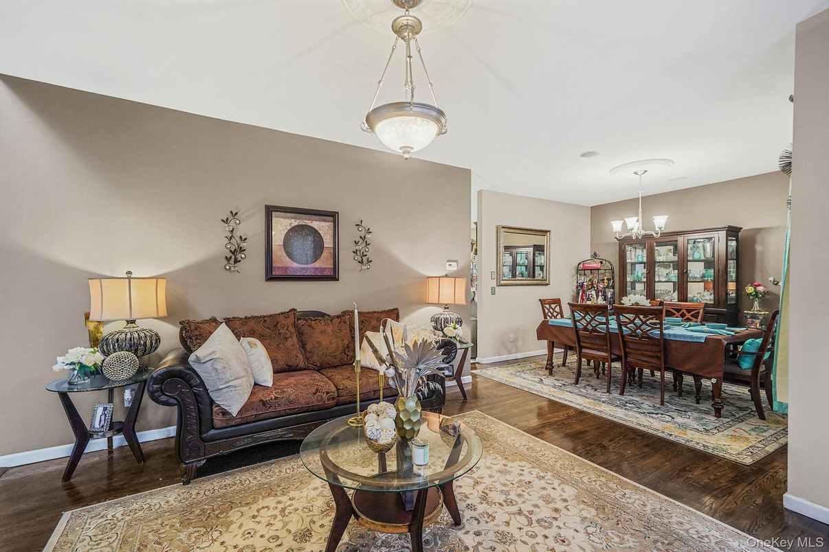 Chandelier, Dining room, Interior, Living room, Pendant Lights, Wood Texture Flooring