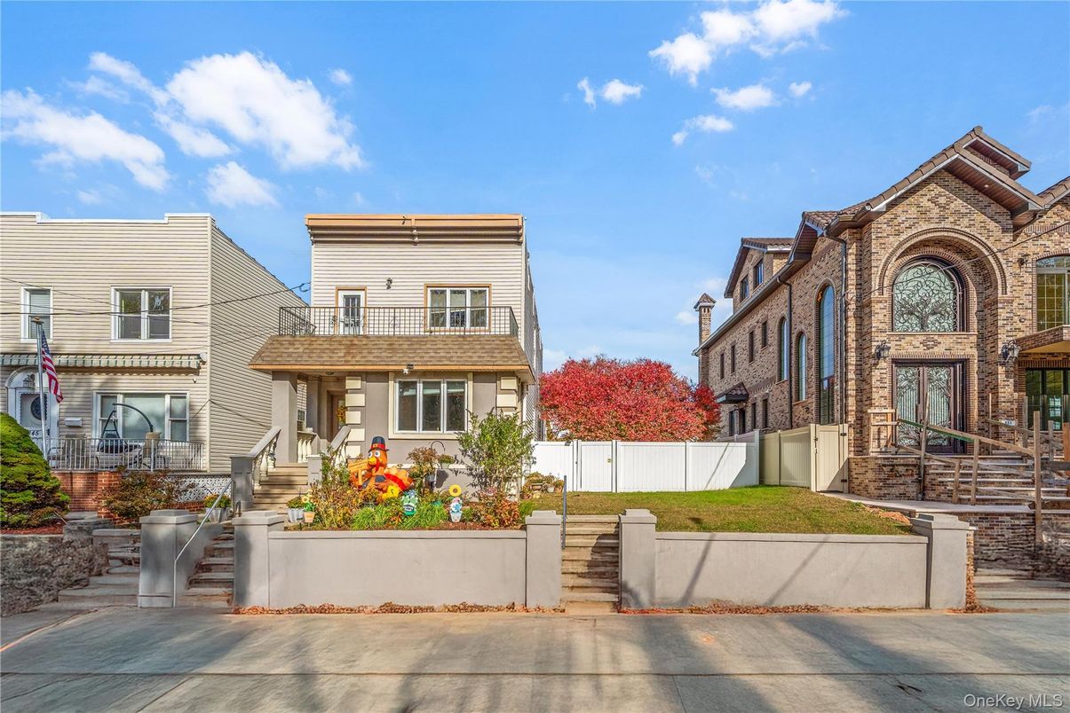 Exterior, Facade, Brick Facade, Rowhouse