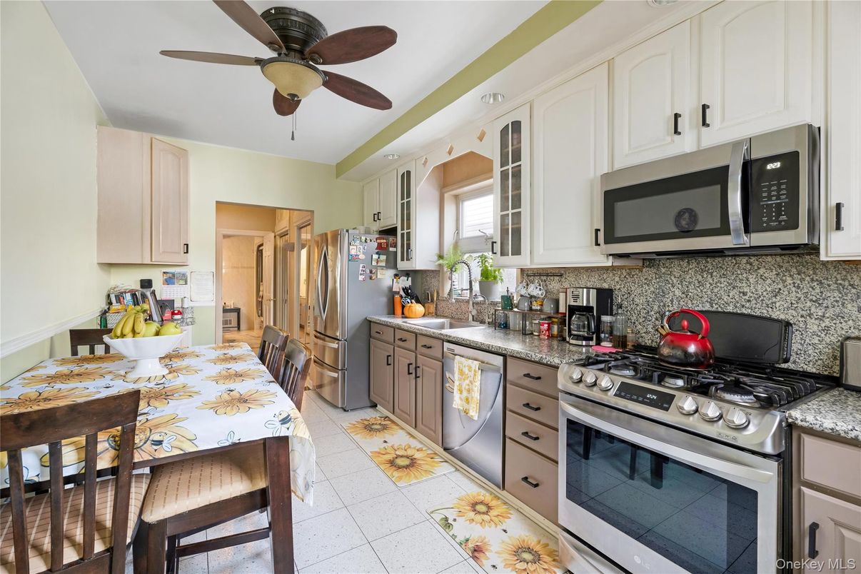 Dining room, Interior, Kitchen, Stainless Steel Appliances