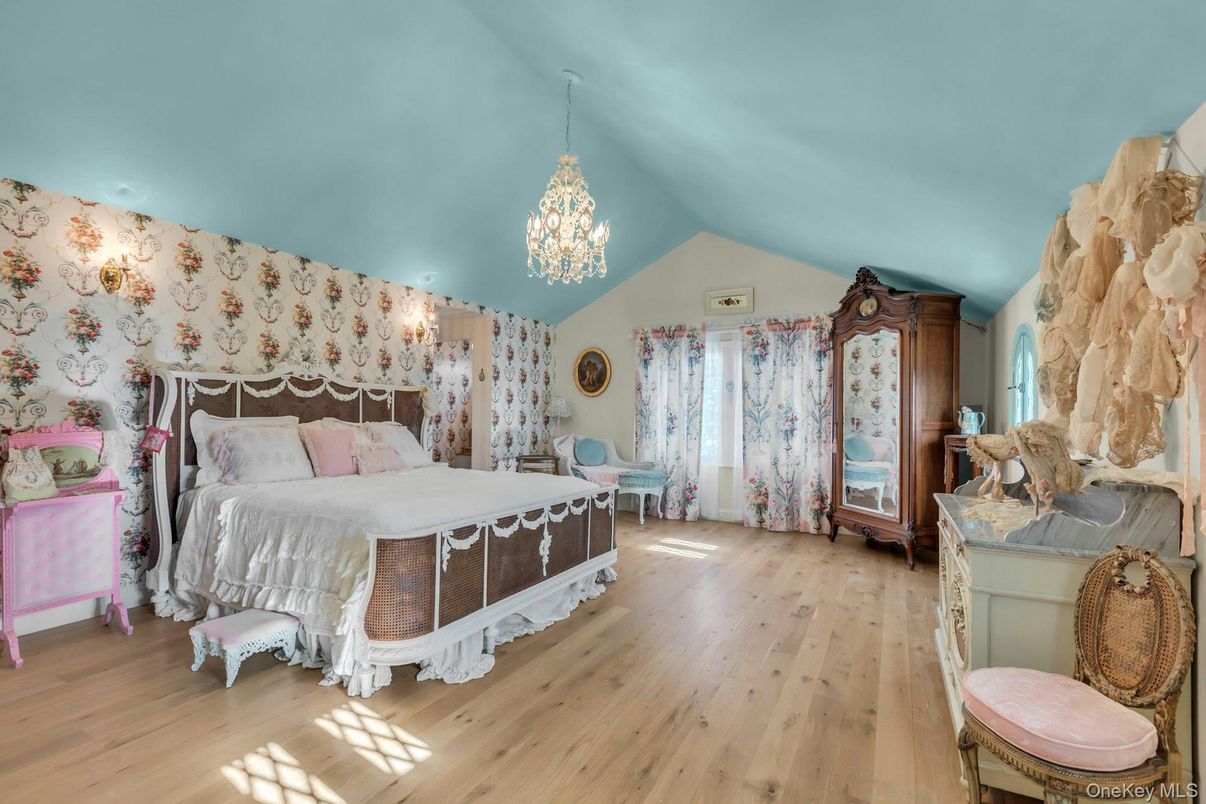 Bedroom, Chandelier, Interior, Pendant Lights, Wood Texture Flooring