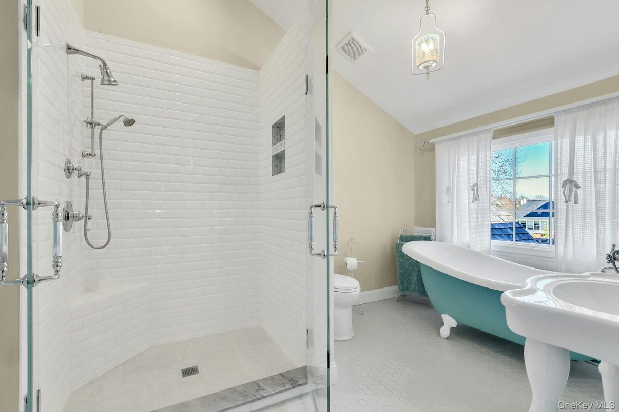 Bathroom, Free Standing Baths, Glass Shower, Interior, Pendant Lights