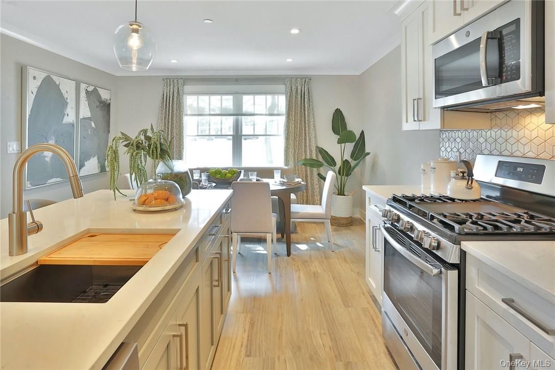 Dining room, Interior, Kitchen, Pendant Lights, Recessed Lighting, Stainless Steel Appliances, Wood Texture Flooring