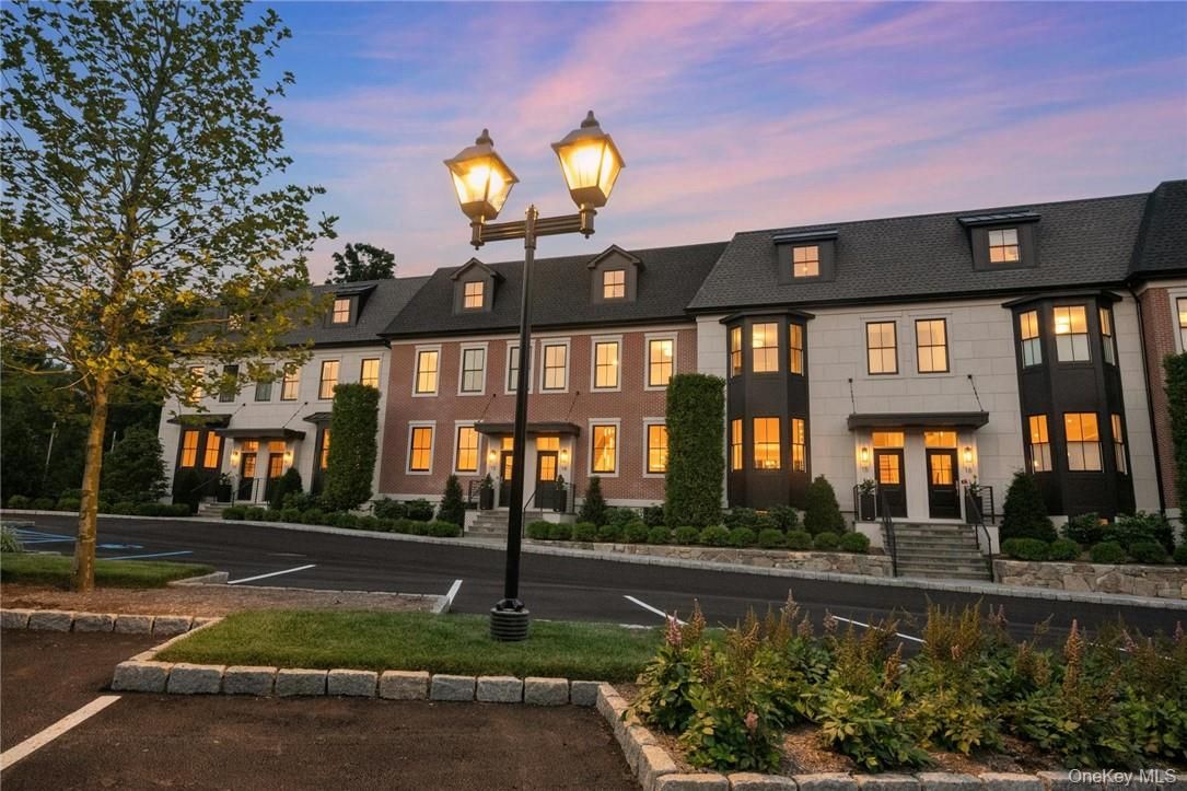 Exterior, Facade, French Provincial