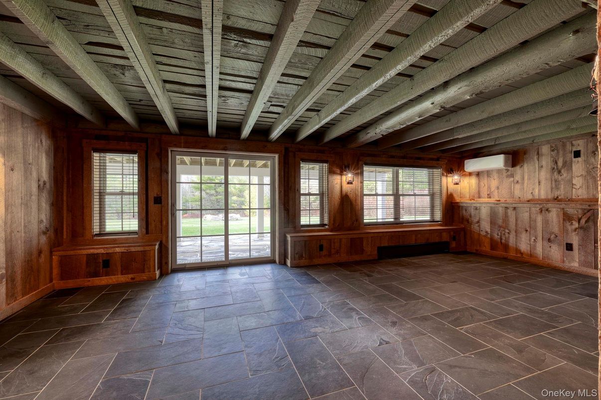 Empty room, Interior, Wooden Beams, Wooden Ceilings, Wooden Walls