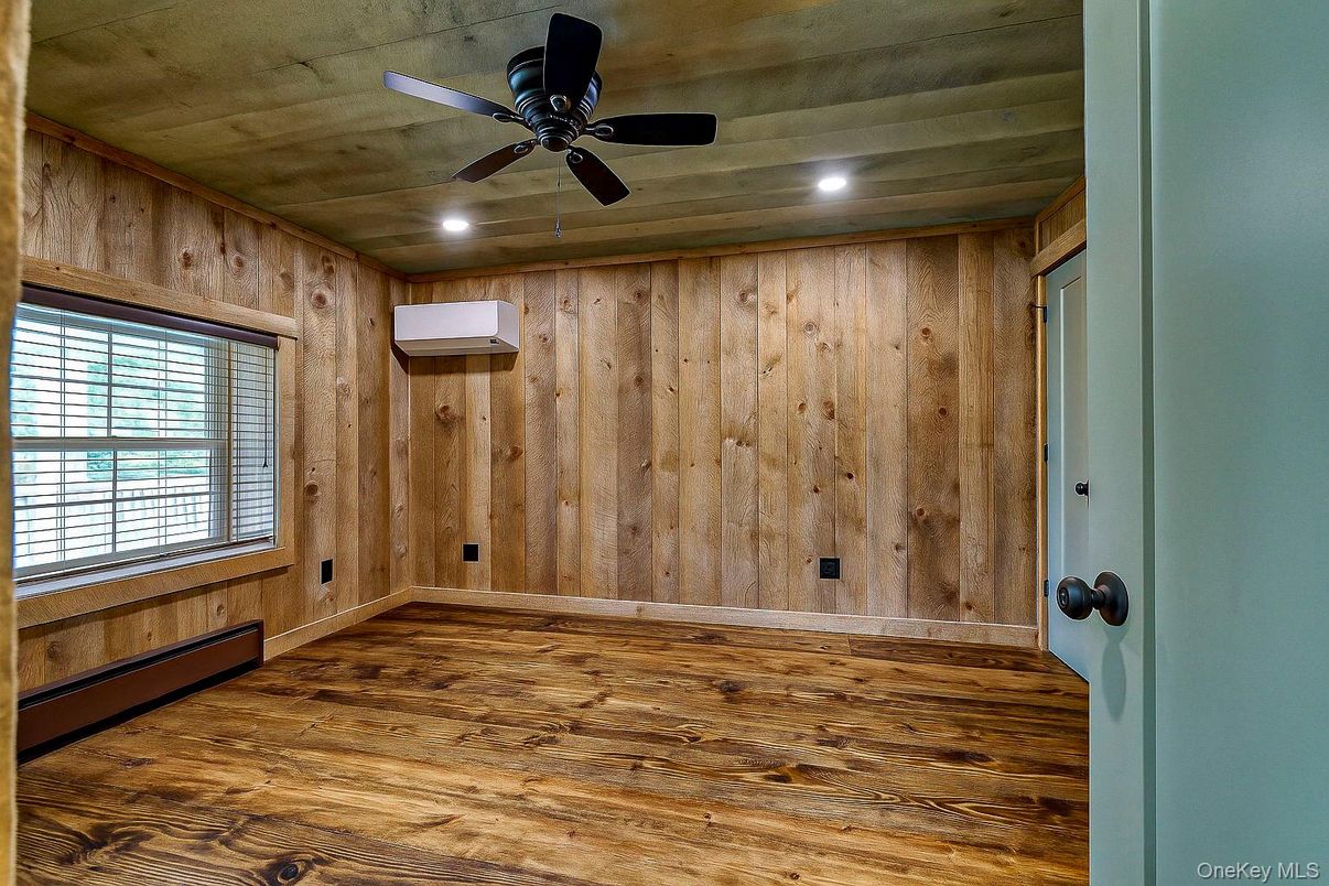 Empty room, Interior, Recessed Lighting, Wood Texture Flooring, Wooden Walls