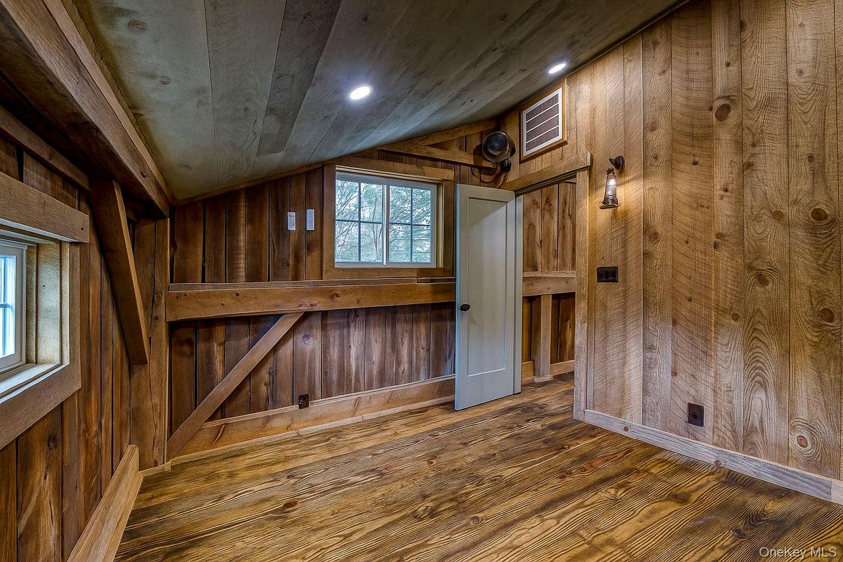 Empty room, Interior, Recessed Lighting, Wood Texture Flooring, Wooden Walls