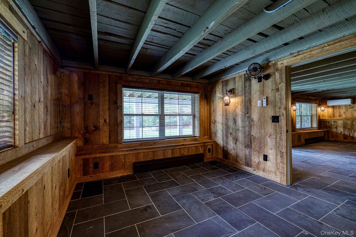 Empty room, Interior, Wooden Ceilings, Wooden Walls