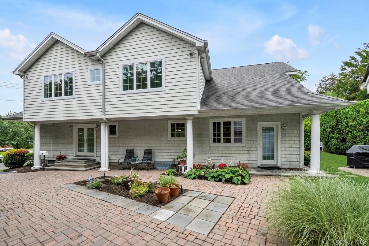 Exterior, Facade, Farmhouse
