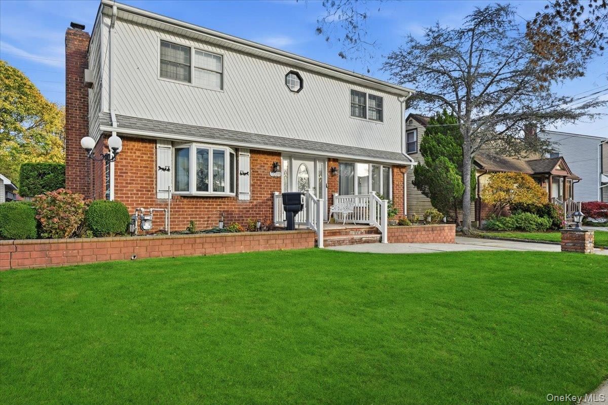 Exterior, Facade, Brick Facade, Split Level