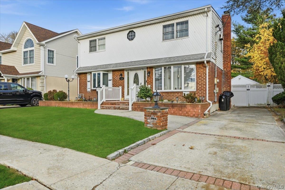 Exterior, Facade, Brick Facade, Split Level