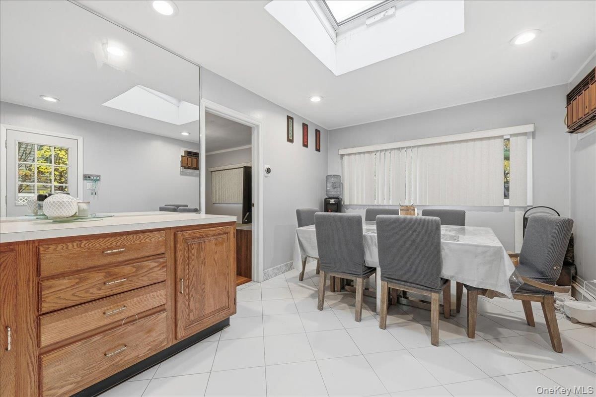 Dining room, Interior, Recessed Lighting