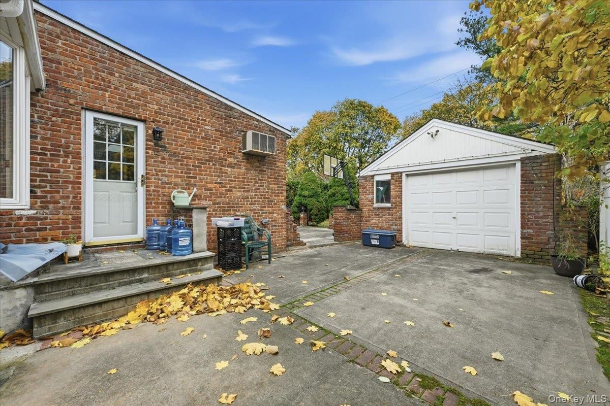 Detached Garage, Exterior