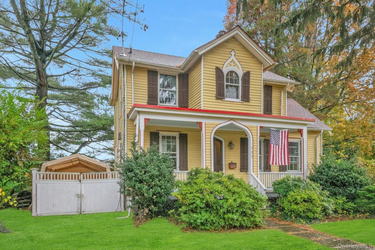 Exterior, Facade, Queen Anne Victorian