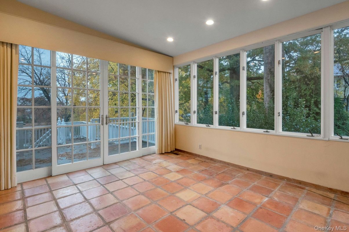 Empty room, Interior, Recessed Lighting, Sun Room