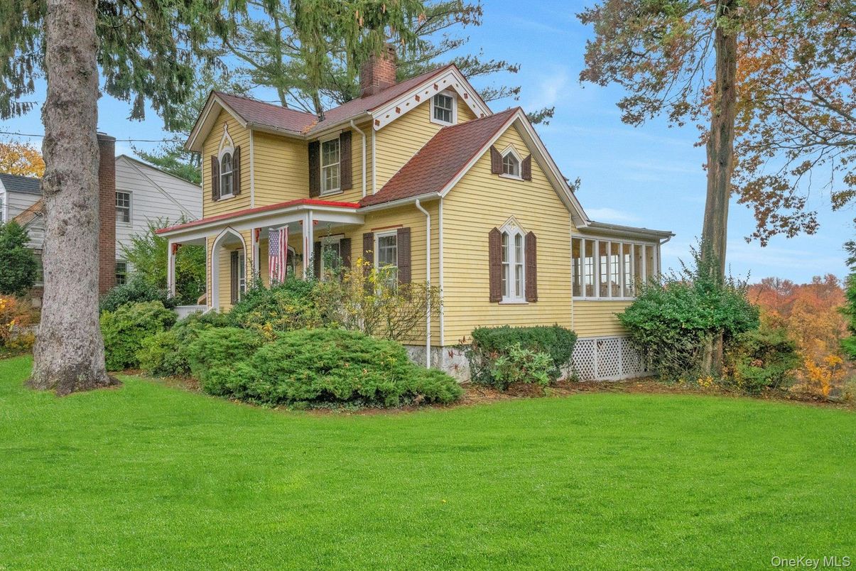 Exterior, Facade, Queen Anne Victorian