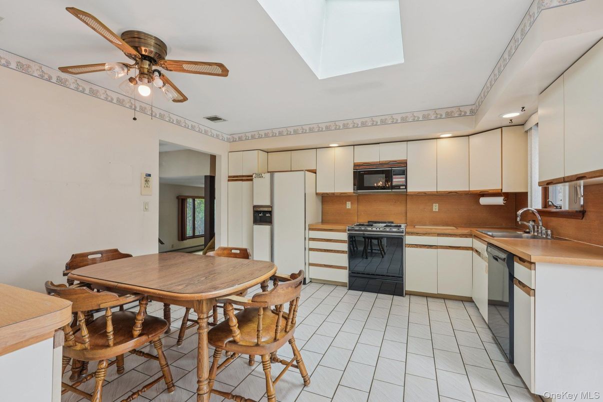Dining room, Interior, Kitchen, Recessed Lighting