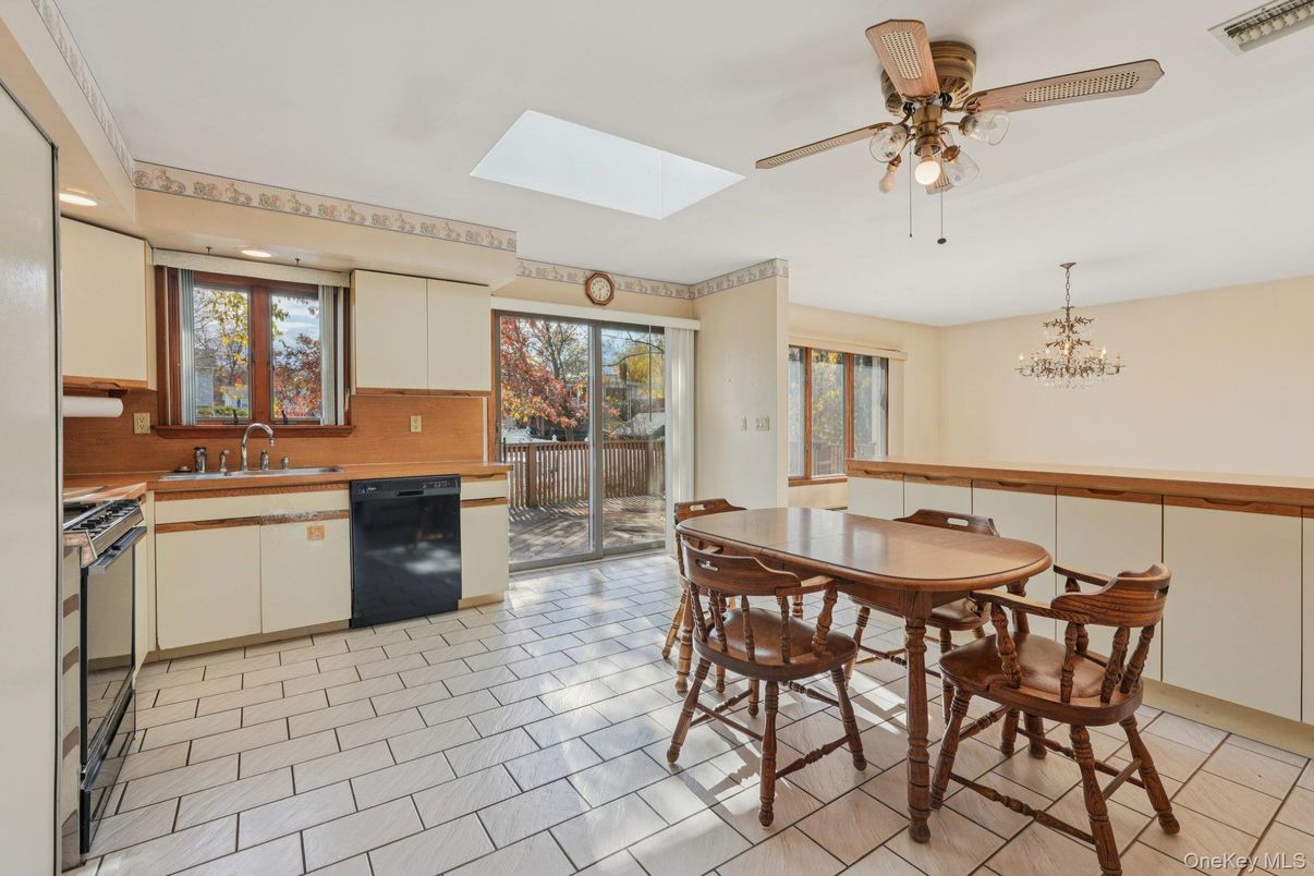 Chandelier, Dining room, Interior, Kitchen, Recessed Lighting