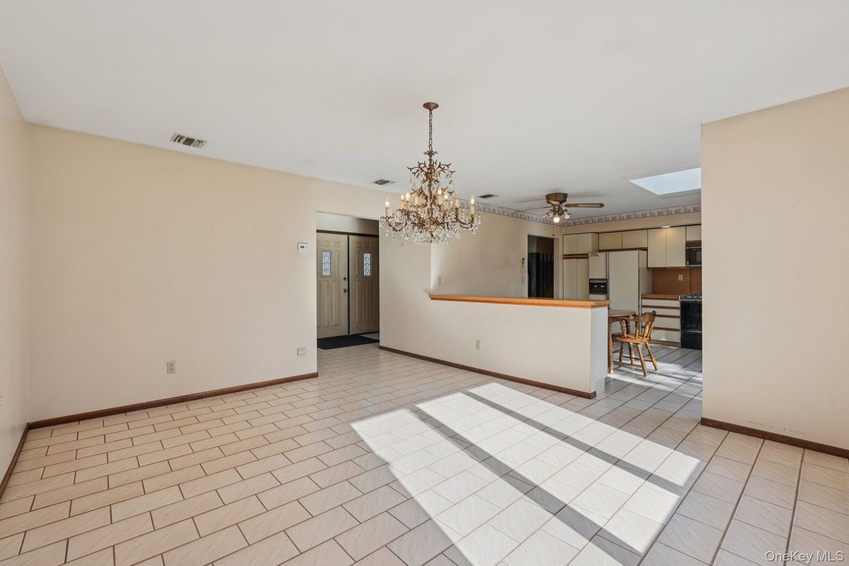 Chandelier, Empty room, Interior, Kitchen