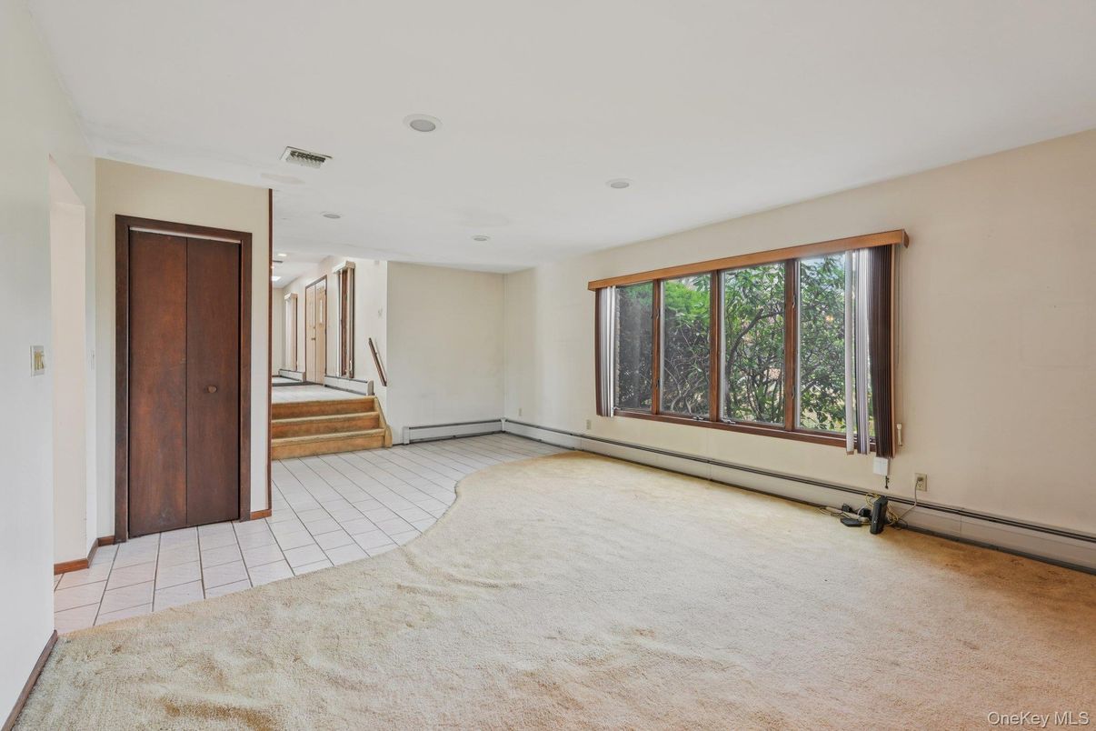 Empty room, Interior, Recessed Lighting