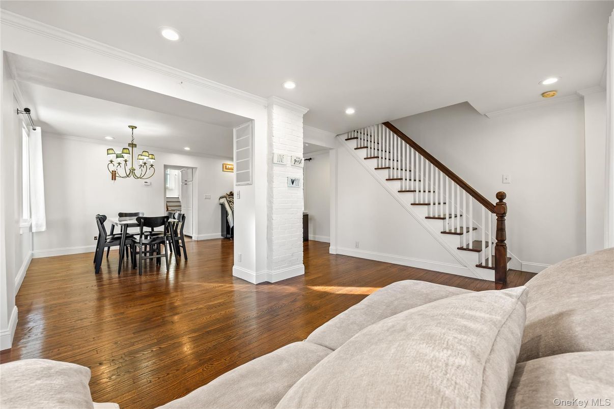 Chandelier, Dining room, Interior, Recessed Lighting, Wood Texture Flooring