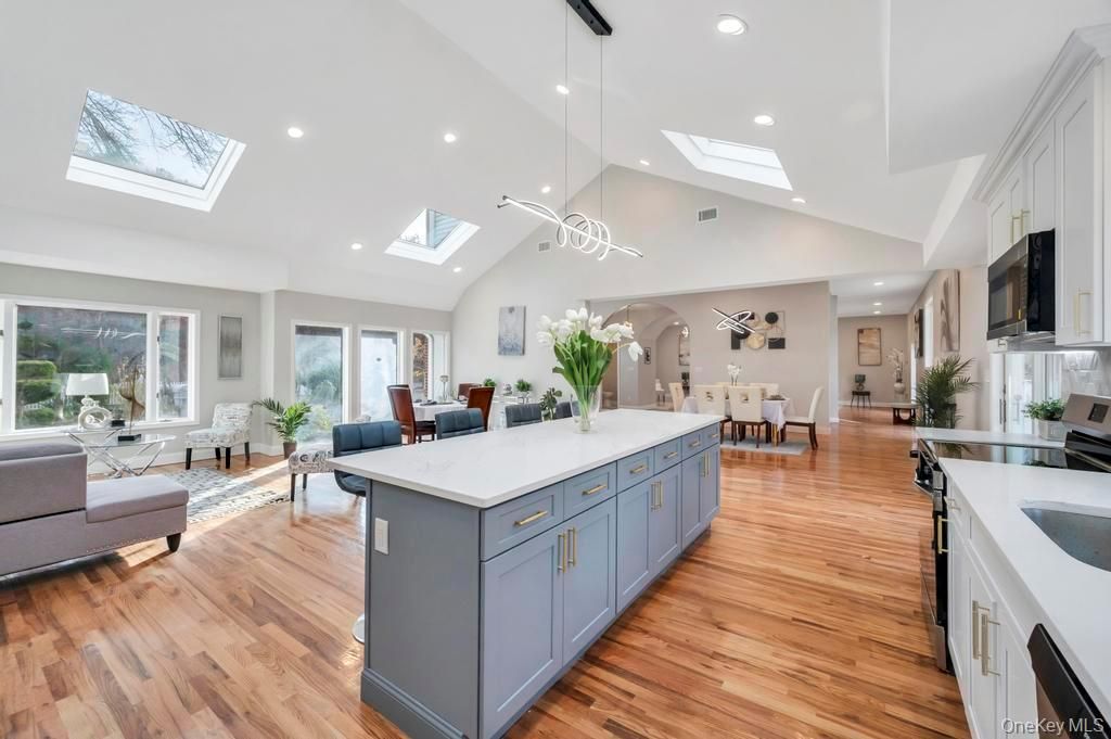 Dining room, Interior, Kitchen, Living room, Pendant Lights, Recessed Lighting, Wood Texture Flooring