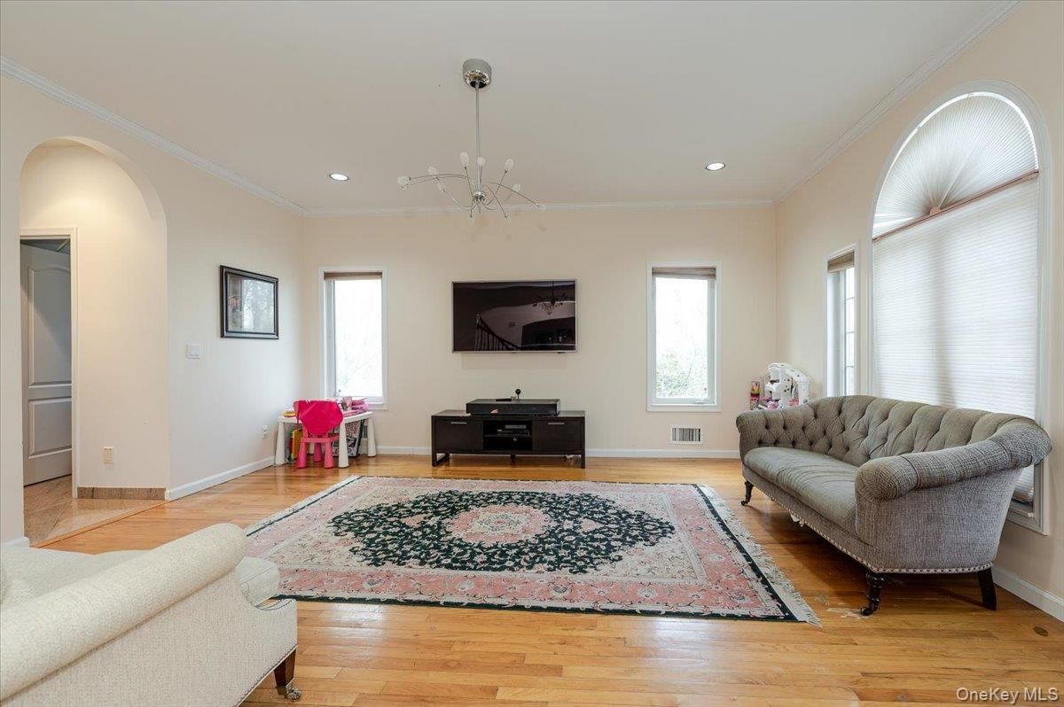 Interior, Living room, Pendant Lights, Recessed Lighting, Wood Texture Flooring