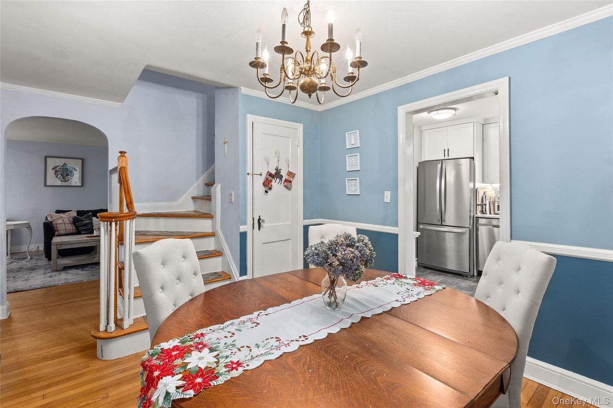 Chandelier, Dining room, Interior, Kitchen, Stainless Steel Appliances, Wood Texture Flooring