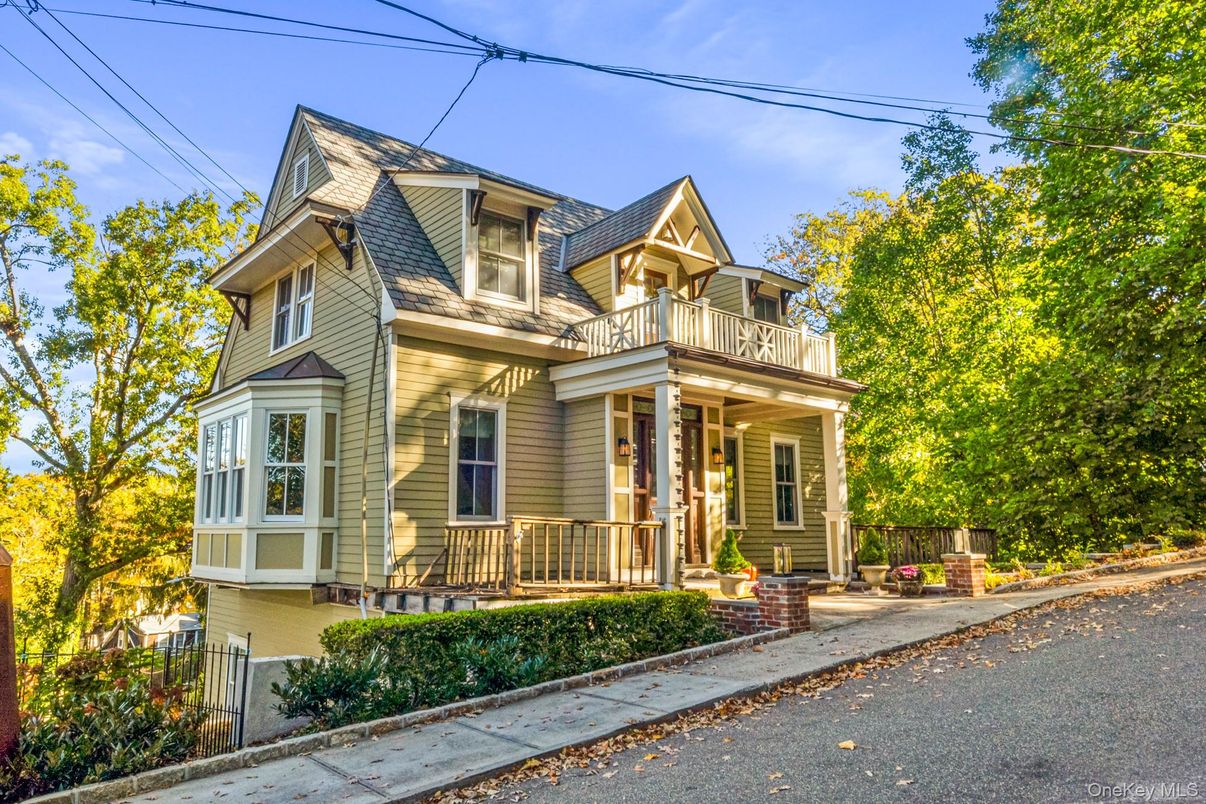 Exterior, Facade, Queen Anne Victorian