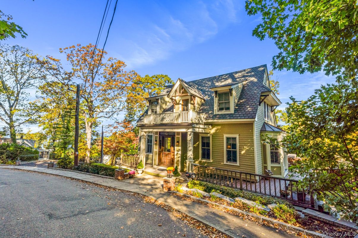 Exterior, Facade, Cape Cod