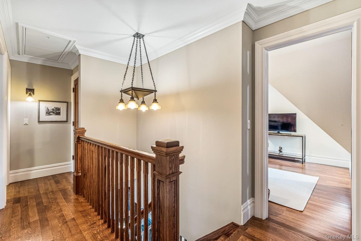 Interior, Pendant Lights, Wood Texture Flooring