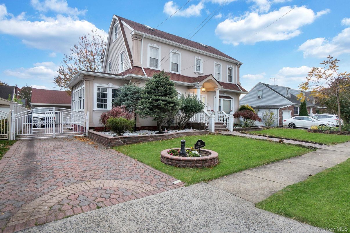 Backyard, Exterior, Facade, Queen Anne Victorian