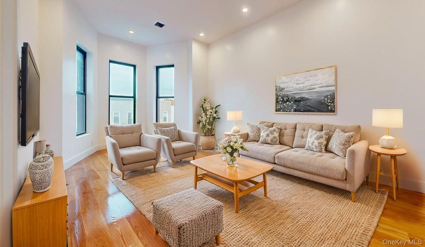 Interior, Living room, Recessed Lighting, Wood Texture Flooring