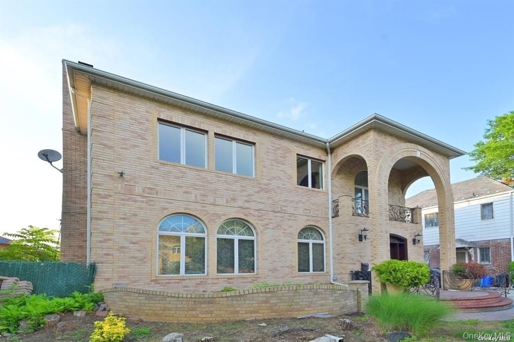 Exterior, Facade, Brick Facade, Rowhouse