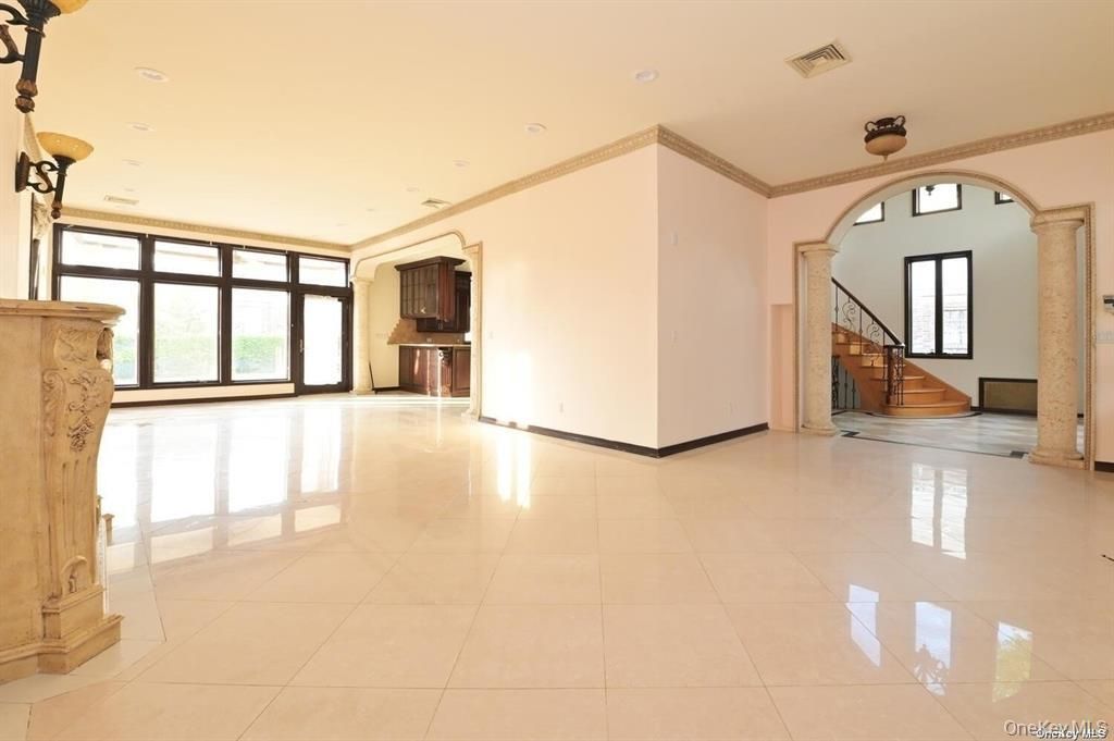 Empty room, Interior, Recessed Lighting