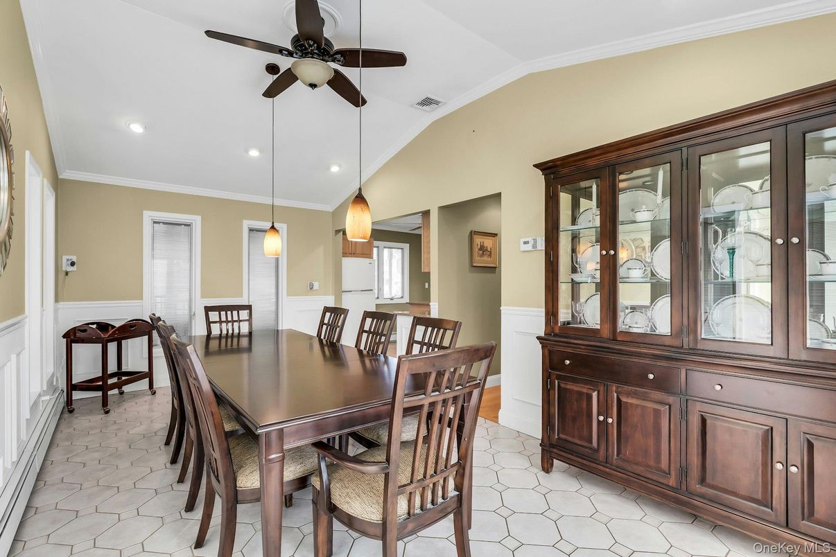Dining room, Interior, Pendant Lights, Recessed Lighting