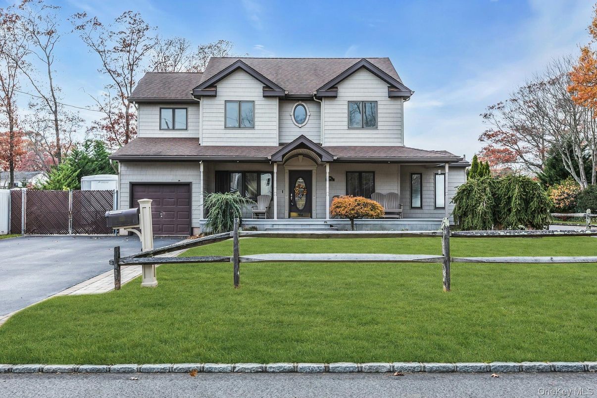 Attached, Exterior, Facade, Farmhouse