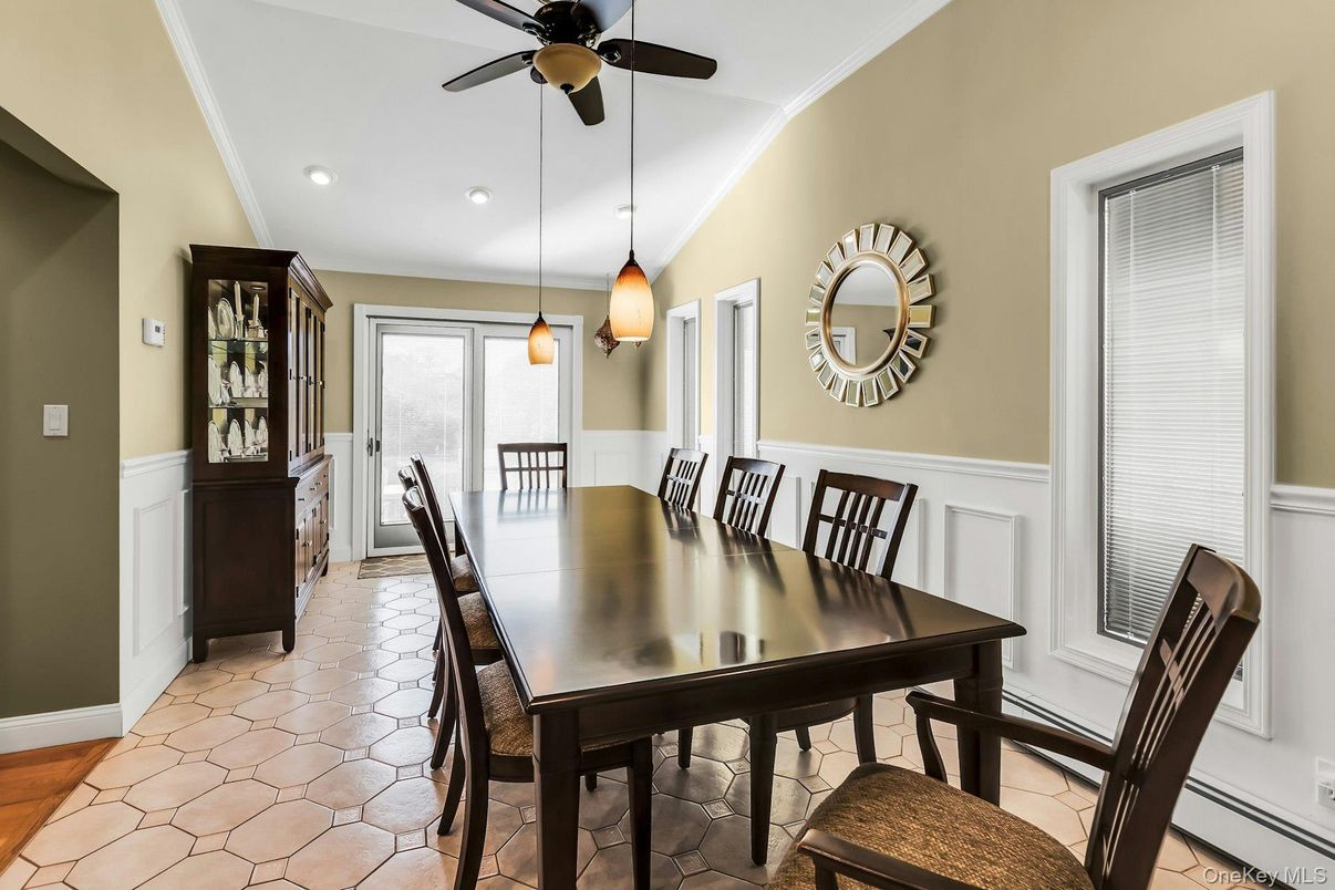 Dining room, Interior, Pendant Lights, Recessed Lighting