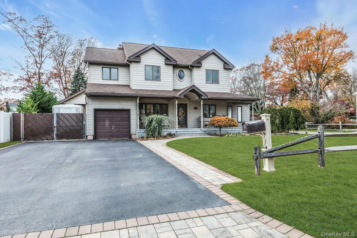 Attached, Exterior, Facade, Farmhouse