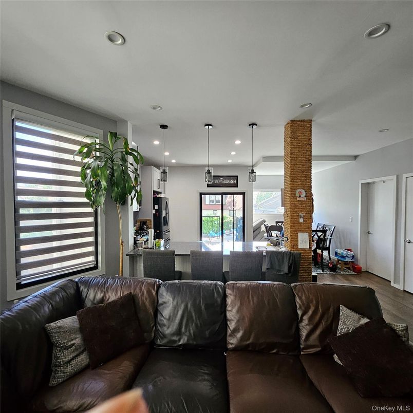 Interior, Living room, Pendant Lights, Recessed Lighting, Wood Texture Flooring