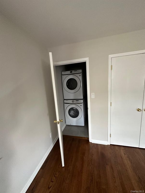 Interior, Utility Closets, Washer, Wood Texture Flooring