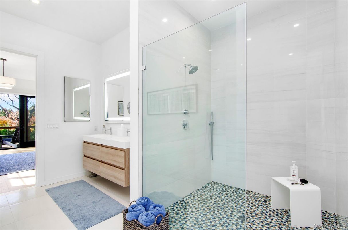 Bathroom, Glass Shower, Interior, Pendant Lights, Recessed Lighting