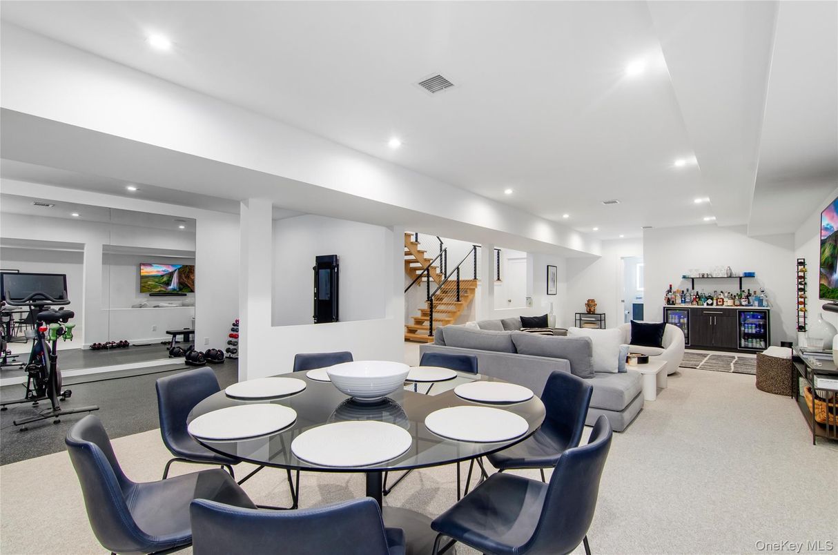 Dining room, Fitness Equipment, Interior, Living room, Recessed Lighting