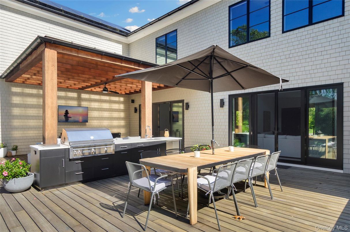 Exterior, Outdoor Kitchen